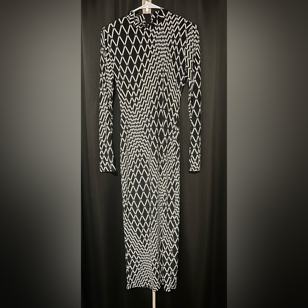 Black and White Body-cone Dress Geometric Pattern